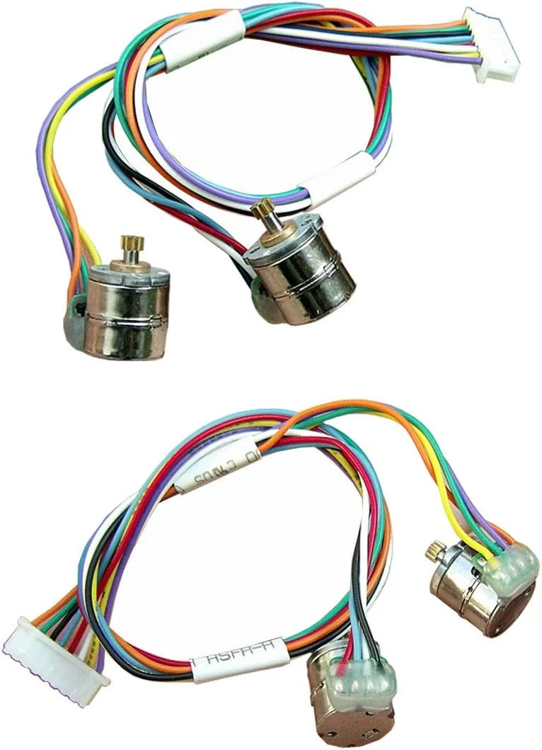 ۱۰ جفت موتور پله ای میکرو ۸ میلی متری ۲ فاز ۴ سیم DC ۵-۶ ولت با سیم اتصال + چرخ دنده