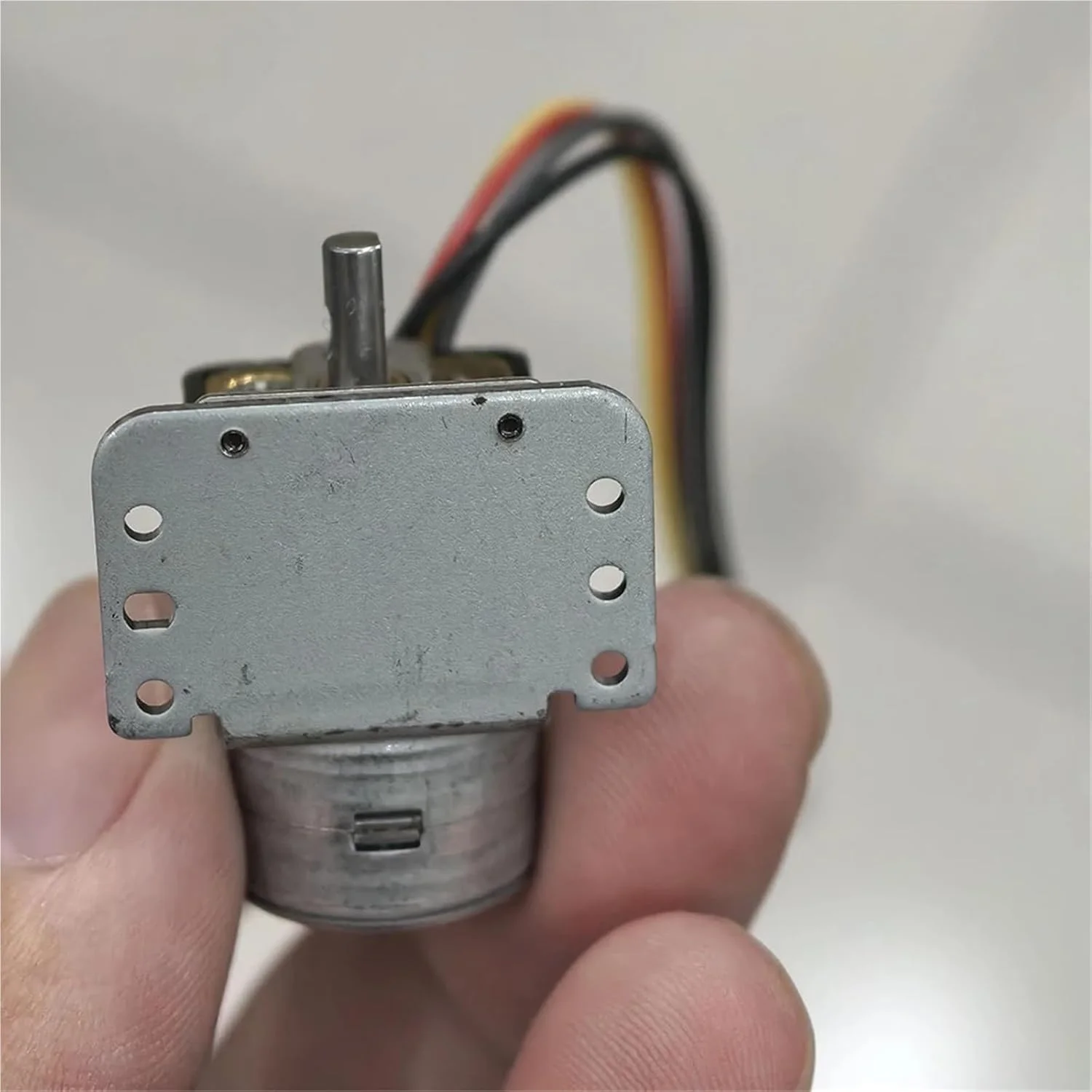 موتور پله‌ای کاهنده فلزی مینیاتوری 15 میلی‌متری DC 12 ولت 2 فاز 4 سیم 1 عدد