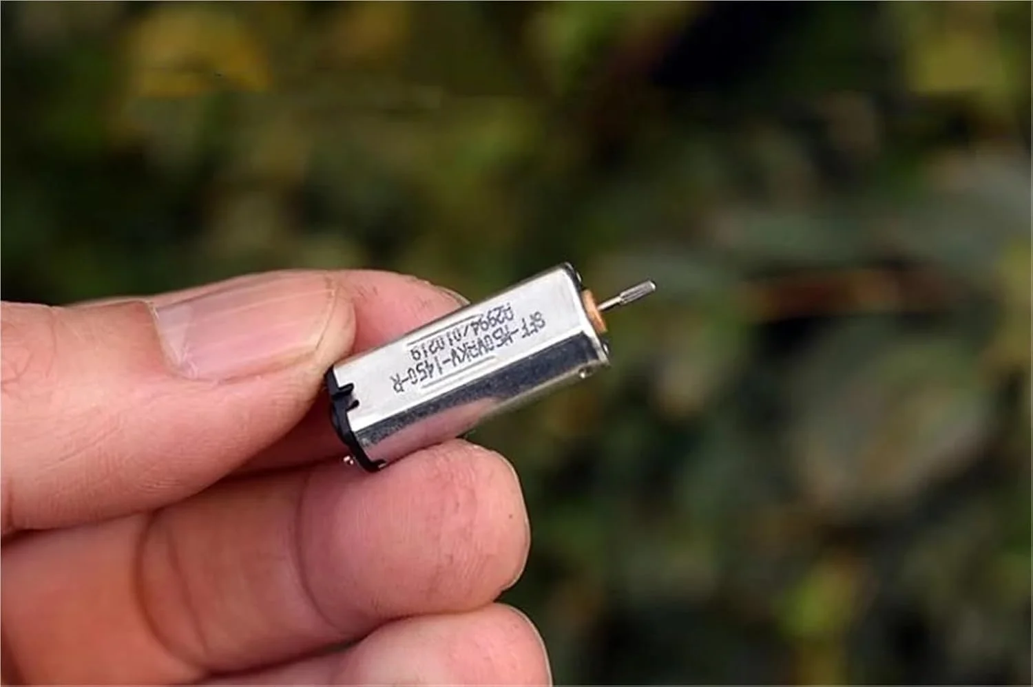 موتور DC پرسرعت M50 با ابعاد 8 * 10 * 23 میلی‌متر، 3.7 ولت و 25000 دور در دقیقه، دارای برس فلزی - بسته 10 عددی