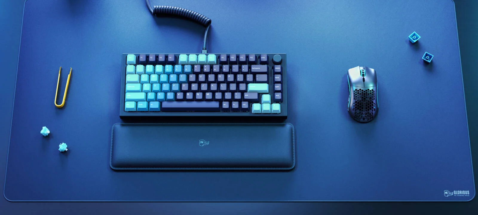 کلیدهای کیبورد مکانیکی گلوریوس PBT Celestial Ice ANSI، ۱۱۴ کلید، نوشته‌های غیرشفاف (نور RGB از آن عبور نمی‌کند)، پلاستیک PBT، سازگار با تمام مدل‌های ANSI GMMK | GLO-KC-GPBT-CI