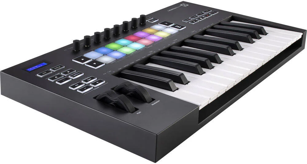 کیبورد کنترلر MIDI یکپارچه Novation Launchkey 25 MK3، 25 کلید حساس به ضربه، حالت آکورد ثابت، دکمه های انتقال، سازگاری با Mac / Windows، iOS، سیاه - سفید | 25 MK3 کیبورد کنترلر MIDI یکپارچه Novation Launchkey 25 MK3، 25 کلید حساس به ضربه، حالت آکورد ثابت، دکمه های انتقال، سازگاری با Mac / Windows، iOS، سیاه - سفید | 25 MK3