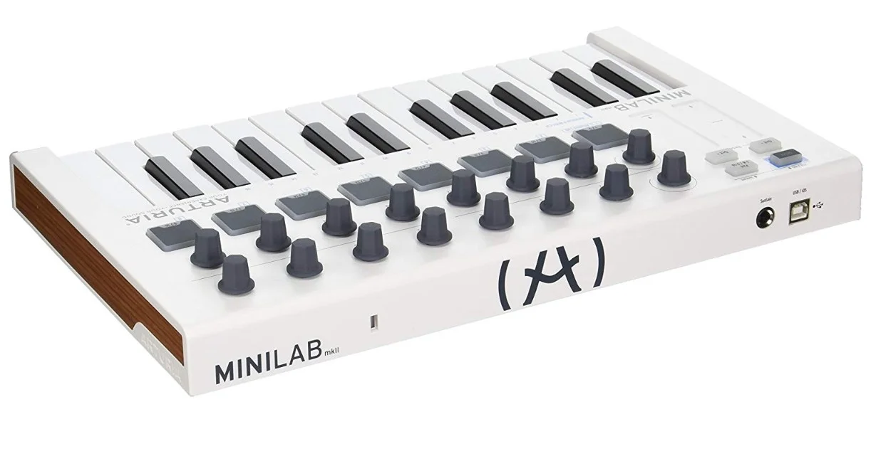 کنترلر MIDI آرتوریا MiniLab MkII، کیبورد کنترلر 25 کلیدی، 25 کلید باریک حساس به ضربه، تغذیه از طریق USB، ورودی پدال Sustain، سازگار با مک و ویندوز، سفید | 230501