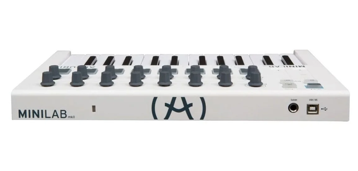 کنترلر MIDI آرتوریا MiniLab MkII، کیبورد کنترلر 25 کلیدی، 25 کلید باریک حساس به ضربه، تغذیه از طریق USB، ورودی پدال Sustain، سازگار با مک و ویندوز، سفید | 230501