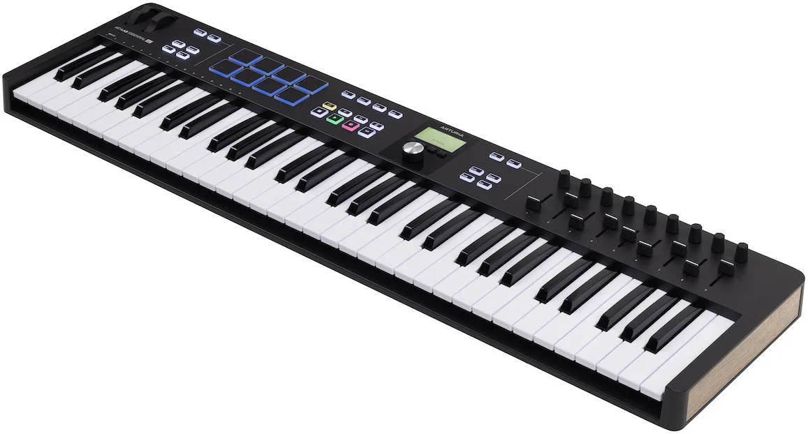 کیبورد میدی کنترلر 61 کلاویه آرتوریا KeyLab Essential 61 MK3، دارای 8 پد RGB حساس به ضربه، 1 انکودر دندانه دار، 9 ناب چرخشی، 9 فیدر، 2000 پریست، نمایشگر 2.5 اینچی LC، مشکی | Essential 61 MKIII-BK