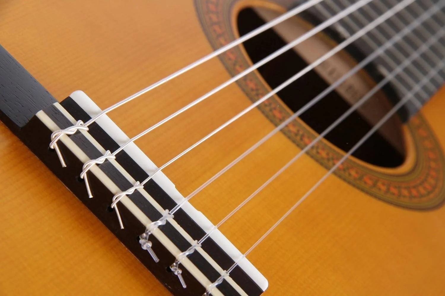 گیتار کلاسیک یاماها CG122MS - صنوبر گیتار کلاسیک یاماها CG122MS - صنوبر