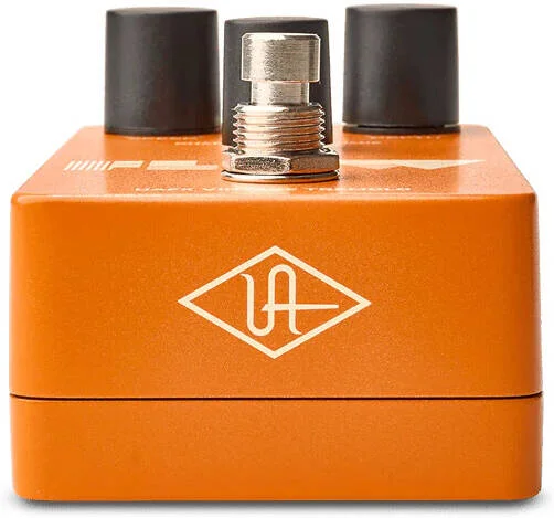 ترمولو ویبره آنالوگ یونیورسال آدیو Flow Vintage، دارای 3 حالت ترمولو لامپی معتبر، شبیه سازی پری امپ لامپی داخلی، تمپو ضربه ای داخلی، بای پس واقعی یا بافر قابل تعویض، کنترل صدا با تقویت کننده، نارنجی | GPS-FLOW