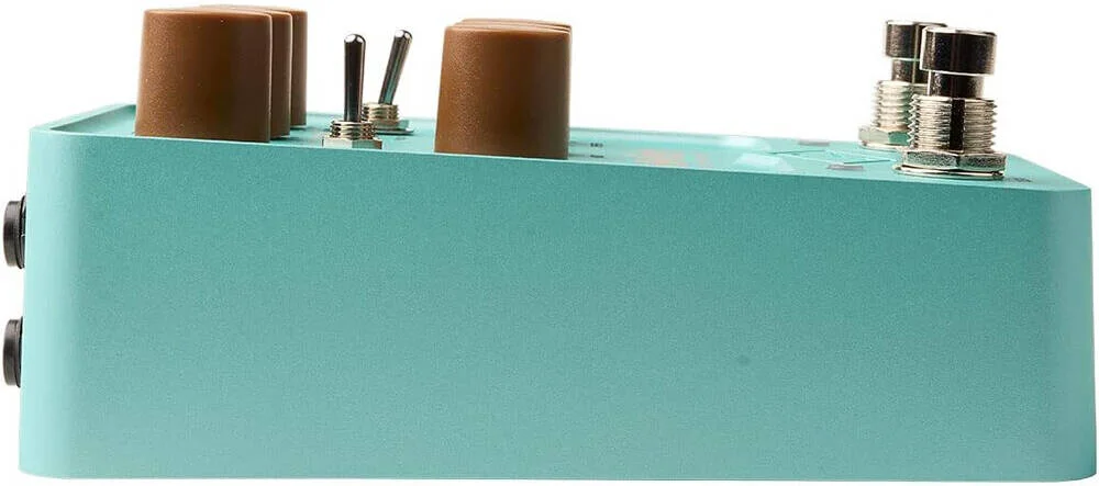 پدال ریورب و دیلی همراه محیطی یونیورسال آدیو Del-Verb، دارای 3 حالت ریورب، 3 حالت دیلی، رنگ، مدولاسیون، بای‌پس بافر شده، دنباله، عبور خشک آنالوگ، برنامه کنترل UAFX، طلایی | GPM-DLVRB