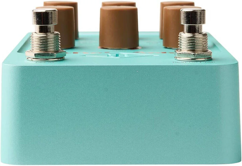 پدال ریورب و دیلی همراه محیطی یونیورسال آدیو Del-Verb، دارای 3 حالت ریورب، 3 حالت دیلی، رنگ، مدولاسیون، بای‌پس بافر شده، دنباله، عبور خشک آنالوگ، برنامه کنترل UAFX، طلایی | GPM-DLVRB