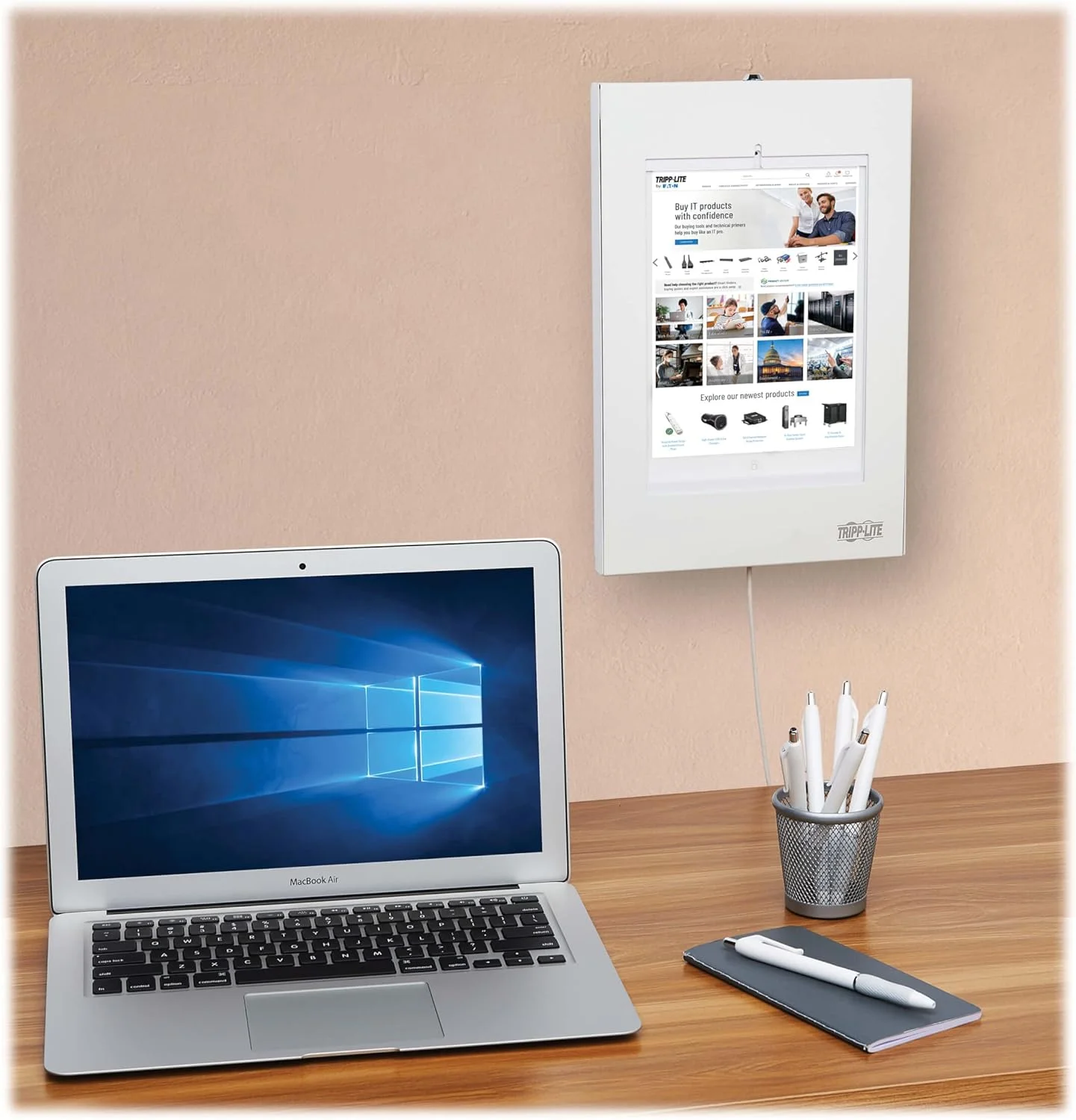 پایه دیواری کیوسک تبلت Tripp Lite برای آیپد و اندروید، دارای قفل ضد سرقت و کلید، پشتیبانی از تبلت های 9.7 تا 11 اینچی، پدهای محافظت از خراش و ساییدگی (DMTB11)