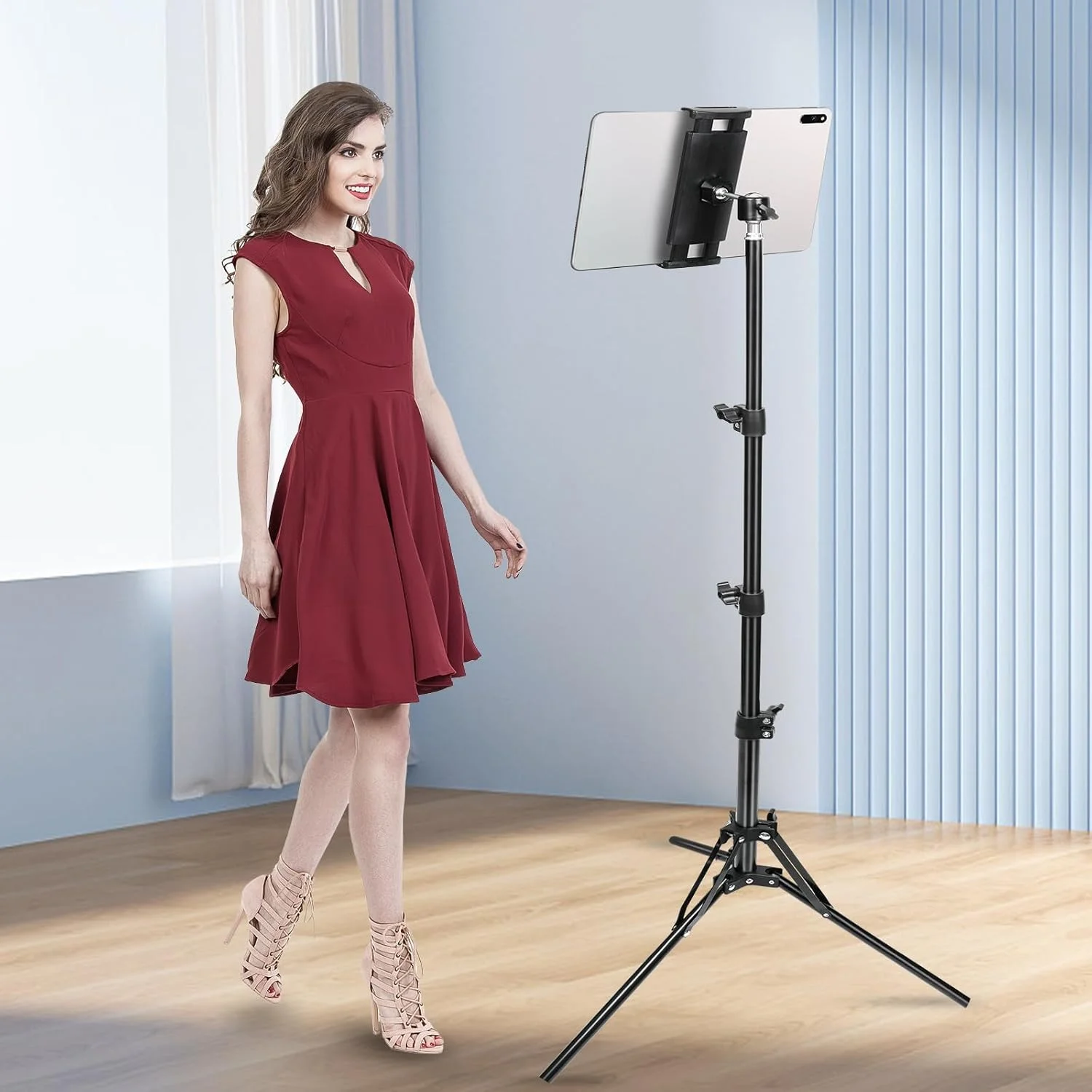 پایه نگهدارنده تبلت، با سه پایه قابل تنظیم تا ارتفاع 165 سانتی متر با قابلیت چرخش 360 درجه برای تمام تبلت ها و تلفن های 4.5 تا 12.9 اینچی