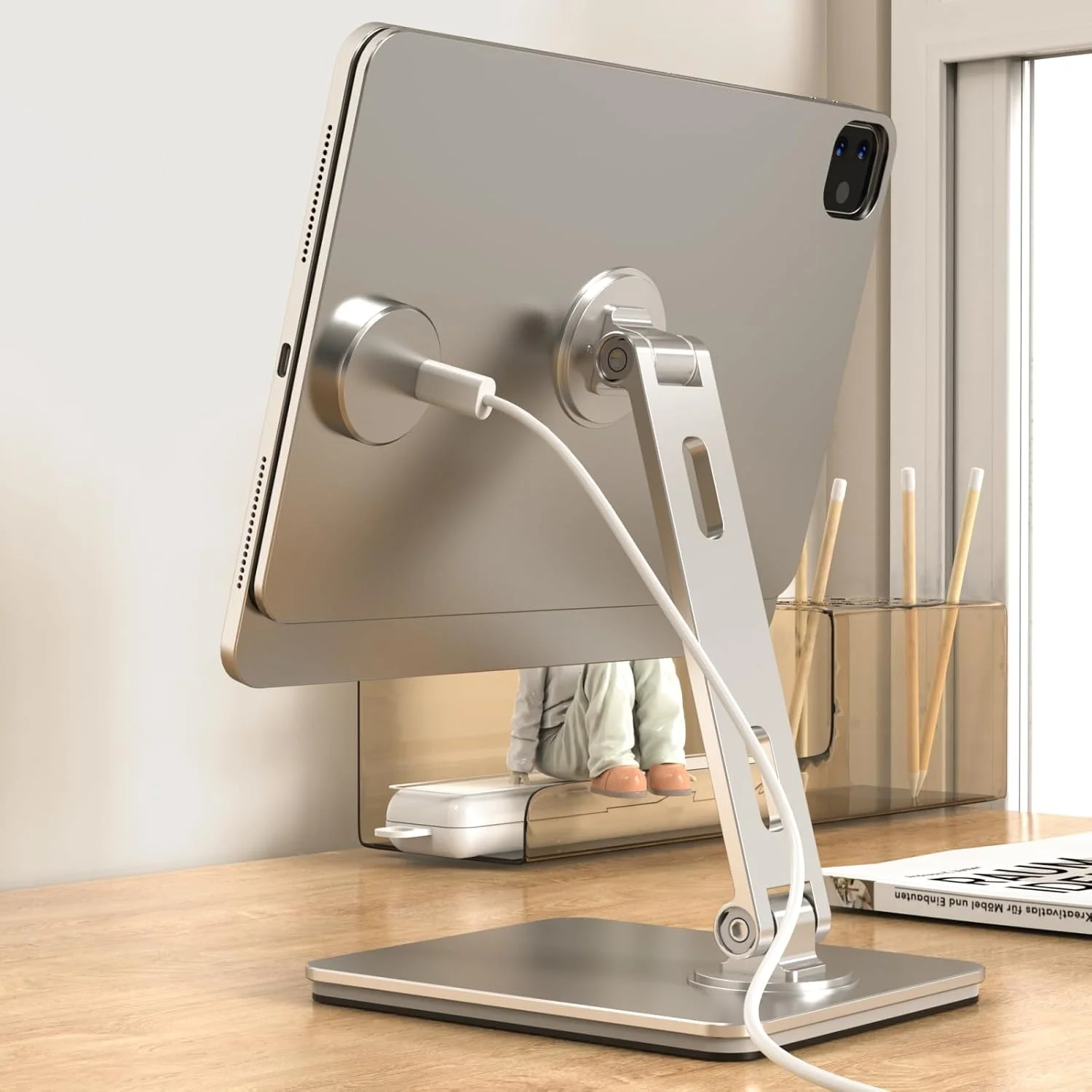 پایه شارژ مغناطیسی برای آیپد پرو ۱۱، پایه شارژ تاشو آلومینیومی با چرخش ۳۶۰ درجه، ایستگاه شارژ سریع بی‌سیم USB-C برای آیپد، پایه نگهدارنده برای دفتر (نسخه قابل شارژ)