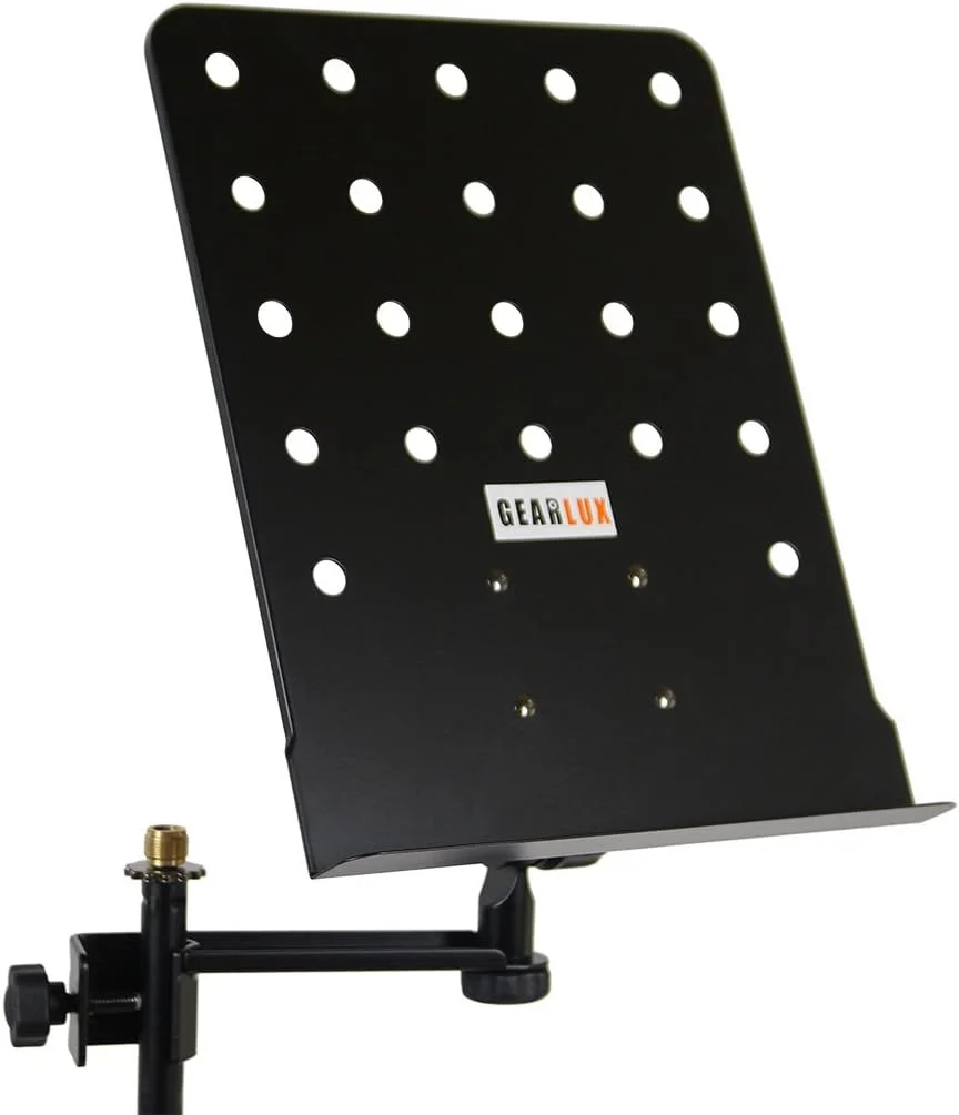 بازوی نگهدارنده نت Gearlux با صفحه ای به عرض ۲۴ سانتی متر و ارتفاع ۳۱.۵ سانتی متر; قابل نصب روی پایه میکروفون; مناسب برای تبلت، تلفن همراه و نت موسیقی