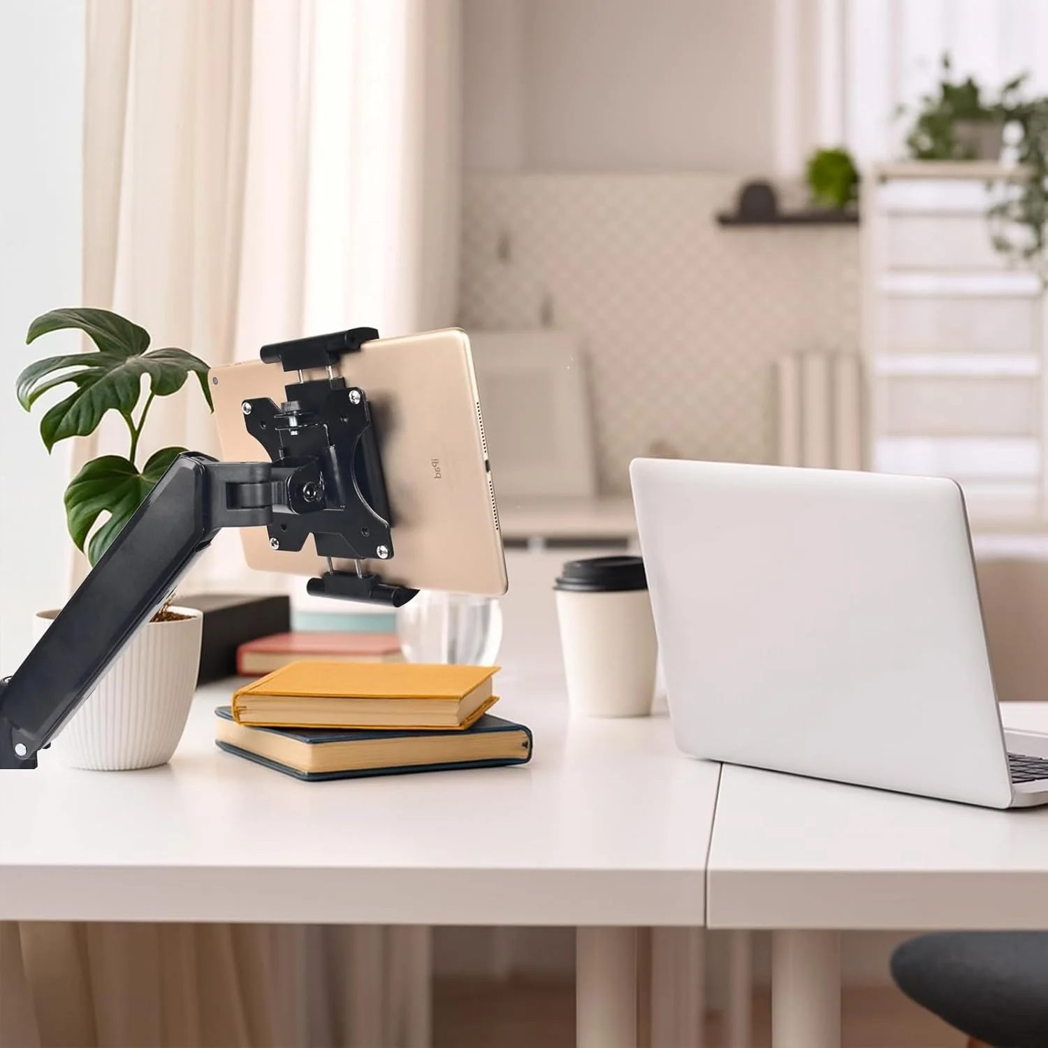 آداپتور یونیورسال VESA برای تبلت ها - نگهدارنده گیره فنری برای آیپد و مانیتورهای قابل حمل تا 15.6 اینچ - مناسب برای VESA 75x75 و 100x100 - سازگار با Surface، Galaxy Tab و لپ تاپ های 2 در 1