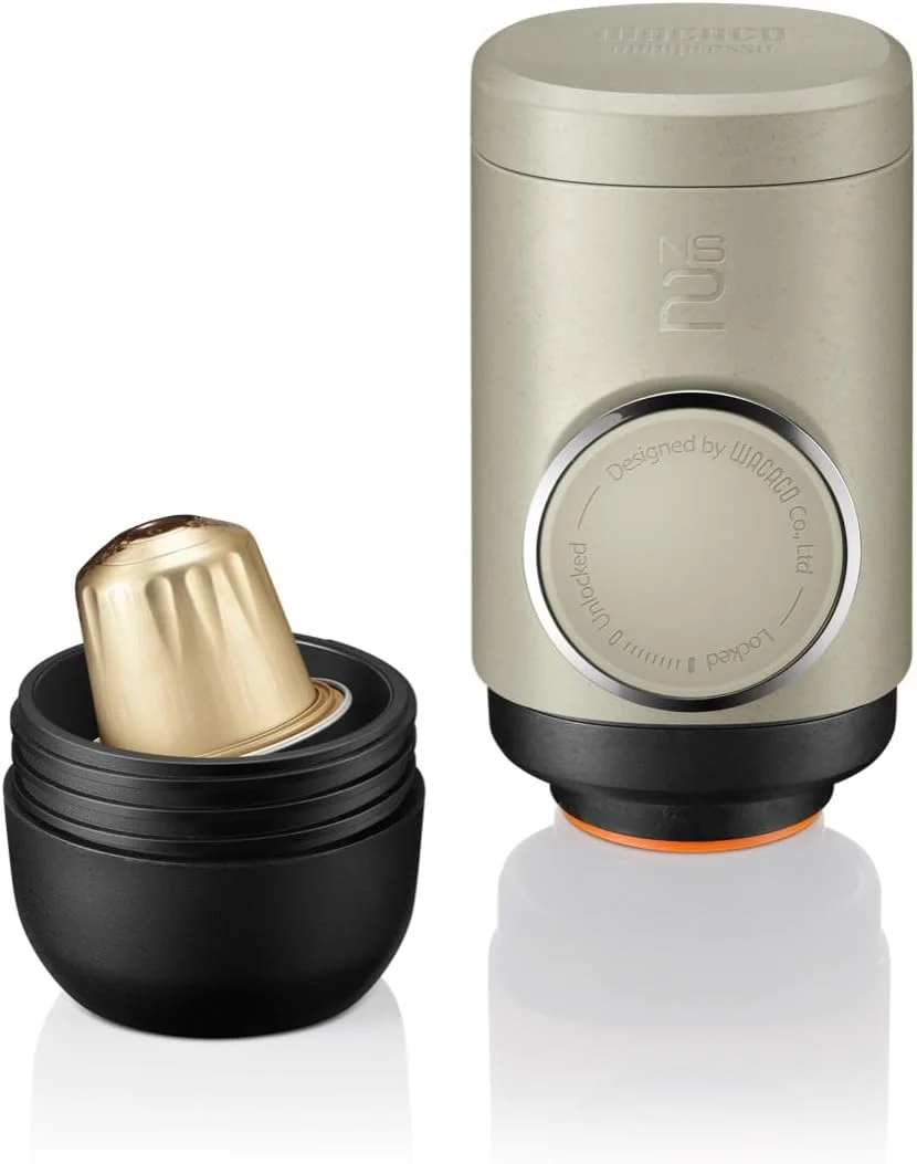 دستگاه اسپرسوساز قابل حمل Wacaco MINIPRESSO NS2 برای کپسول های قهوه، سازگار با محیط زیست، ساخته شده با استفاده از مواد زیستی، استخراج قدرتمند 18 بار، وزن فوق العاده سبک، سیستم مخزن آب یکپارچه - بژ