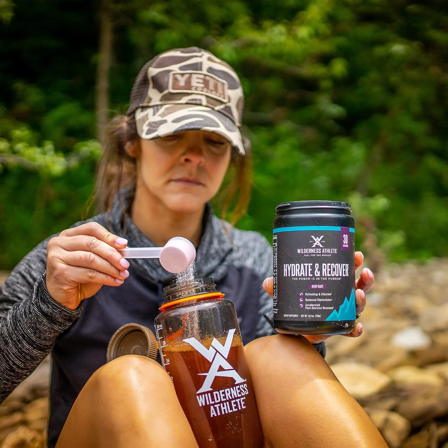 ورزشکار طبیعت وحشی - آبرسانی و بازیابی | پودر نوشیدنی الکترولیتی برای آبرسانی مایع - بازیابی سریعتر با BCAA - پودر آبرسان با 1000 میلی گرم ویتامین C - بسته 30 سروینگ (تمشک آبی) ورزشکار طبیعت وحشی - آبرسانی و بازیابی | پودر نوشیدنی الکترولیتی برای آبرسانی مایع - بازیابی سریعتر با BCAA - پودر آبرسان با 1000 میلی گرم ویتامین C - بسته 30 سروینگ (تمشک آبی)