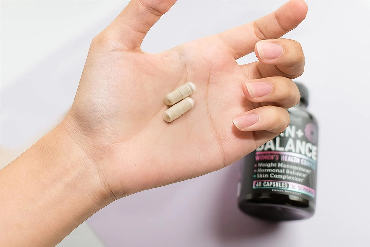 مکمل پشتیبانی از کاهش وزن زیل نچرالز برای زنان + ویتامین های تعادل روزانه (آهن، ویتامین D، ستریآ، فولات) قرص های پشتیبانی رژیم غذایی ممتاز برای زنان + مولتی ویتامین و پشتیبانی هورمونی