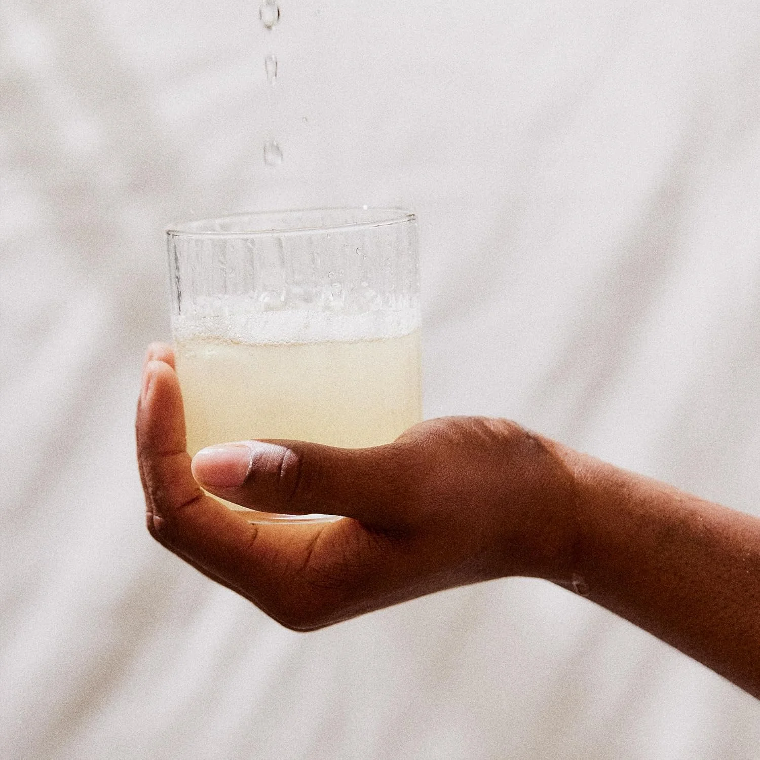 پودر آبرسان پرلل، مکمل الکترولیت با کلاژن و اسید هیالورونیک، طعم لیموناد انبه، بدون سویا و گلوتن، غیر تراریخته، بدون شکر افزوده، 28 سروینگ