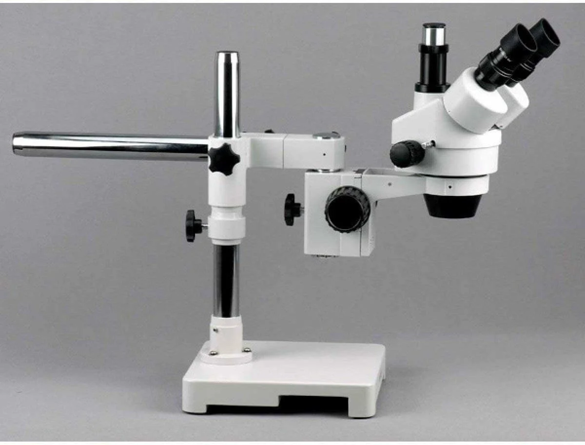 میکروسکوپ استریو زوم حرفه ای سه چشمی AmScope SM-3T، چشمی های WH10x، بزرگنمایی 7X-45X، لنز زوم 0.7X-4.5X، نور محیطی، پایه بوم تک بازویی