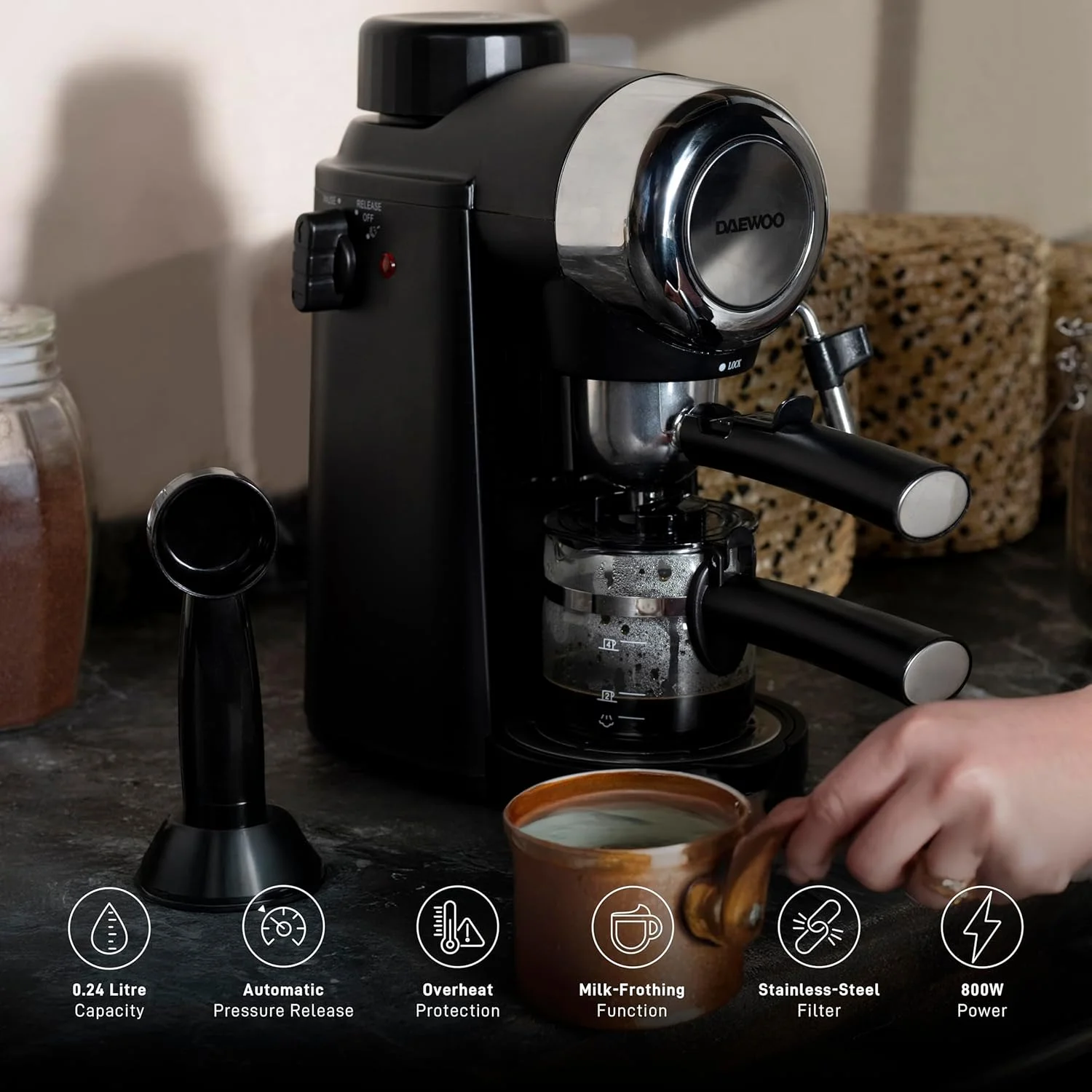 دستگاه قهوه ساز Daewoo – پمپ باریستا با کف ساز شیر داخلی برای کاپوچینو، لاته، ماکیاتو، دستگاه اسپرسو با محافظت در برابر گرمای بیش از حد، رهاسازی خودکار فشار – DES-4840