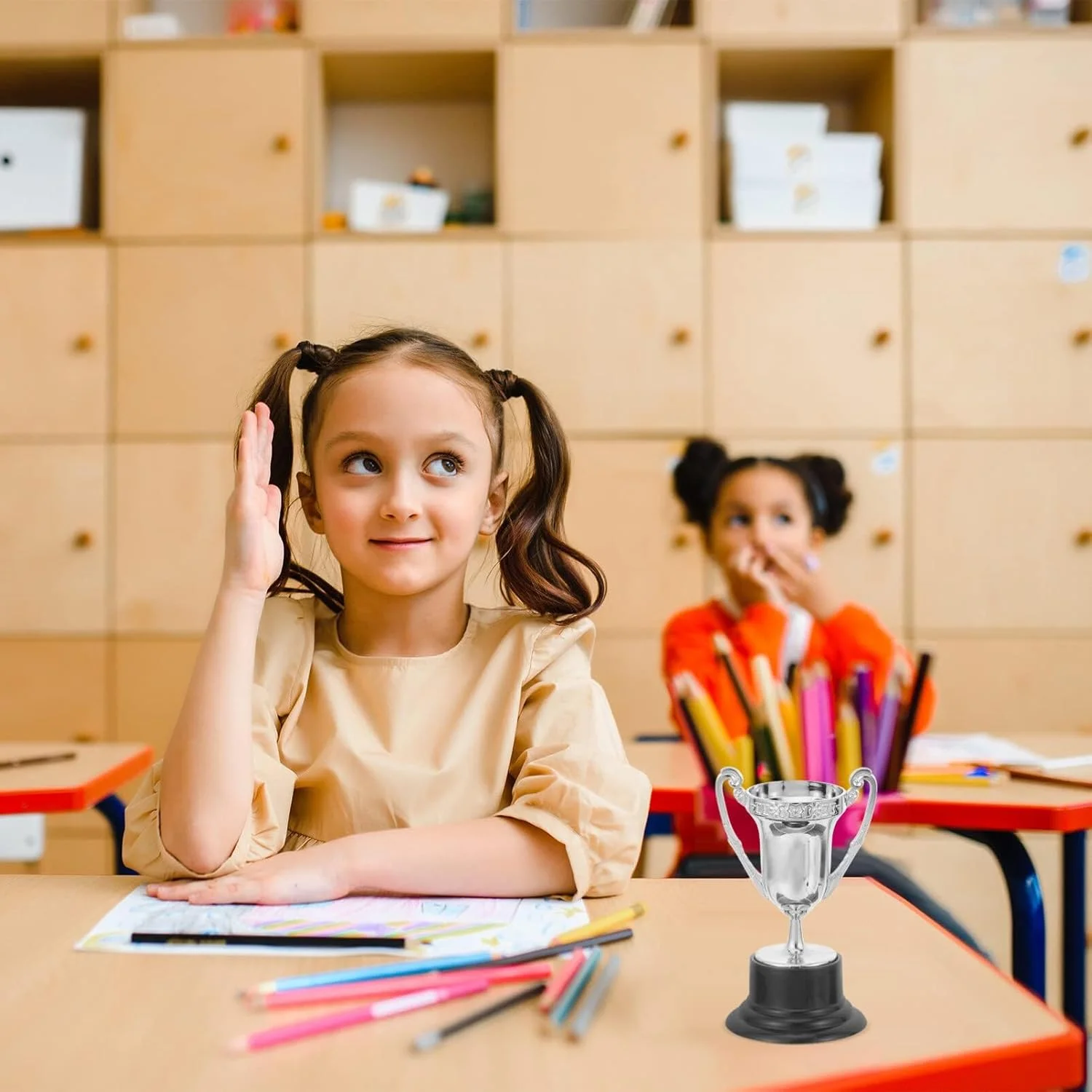 الکدان 10 عدد جام های جایزه پلاستیکی کودکانه، جام های جایزه کوچک اسباب بازی برای جشن های مراسم اهدای جوایز، رویدادهای شرکتی، جوایز کارناوال، مهمانی ها (نقره ای)