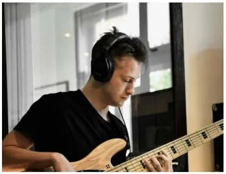 هدفون حرفه ای مانیتورینگ استودیویی دور گوشی تاشو Sennheiser HD 280 PRO، مناسب ضبط و میکس، 64 اهم، شامل آداپتور جک استریو 6.3 میلی متری و کابل فنری 3 متری