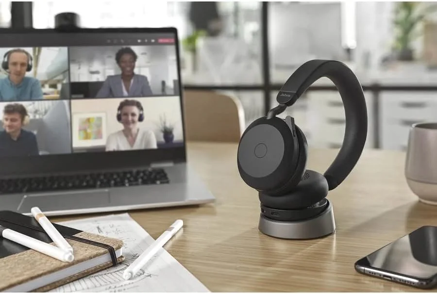 هدست بی‌سیم جبرا Evolve2 75 PC با فناوری 8 میکروفون - هدفون استریو فوم دوتایی با حذف نویز فعال پیشرفته، آداپتور بلوتوث USB-C و سازگاری با MS Teams - مشکی