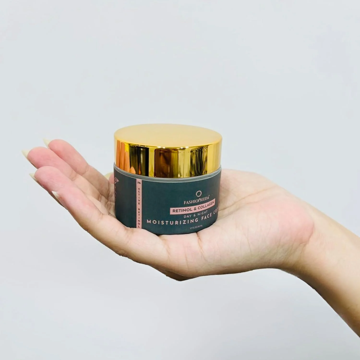 کرم مرطوب کننده صورت حاوی رتینول، کرم ضد چروک صورت و سفت کننده پوست دور چشم، حاوی ویتامین ای، اسید هیالورونیک، آلوئه ورا و چای سبز (۵۰ میلی لیتر)