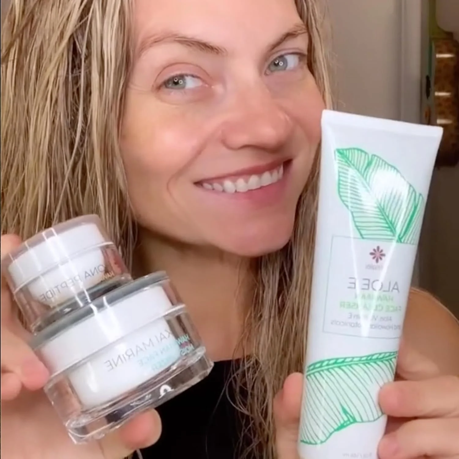 کرم دور چشم پپتیدی هانالی کونا با کافئین - کاهش چین و چروک، پف، حلقه های تیره، آبرسان، صاف کننده، فرمول احیا کننده با گیاهان دارویی هاوایی و پپتیدها - بدون تست حیوانی، وگان، 15 میلی لیتر