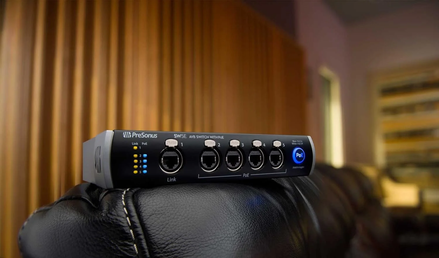 سوییچ 5 پورت AVB مدل PRESONUS SW5E با PoE، قابل نصب در رک، شاسی فلزی مقاوم به همراه هدفون استودیویی پشت بسته AKG K72 با درایورهای 40 میلی متری سوییچ 5 پورت AVB مدل PRESONUS SW5E با PoE، قابل نصب در رک، شاسی فلزی مقاوم به همراه هدفون استودیویی پشت بسته AKG K72 با درایورهای 40 میلی متری