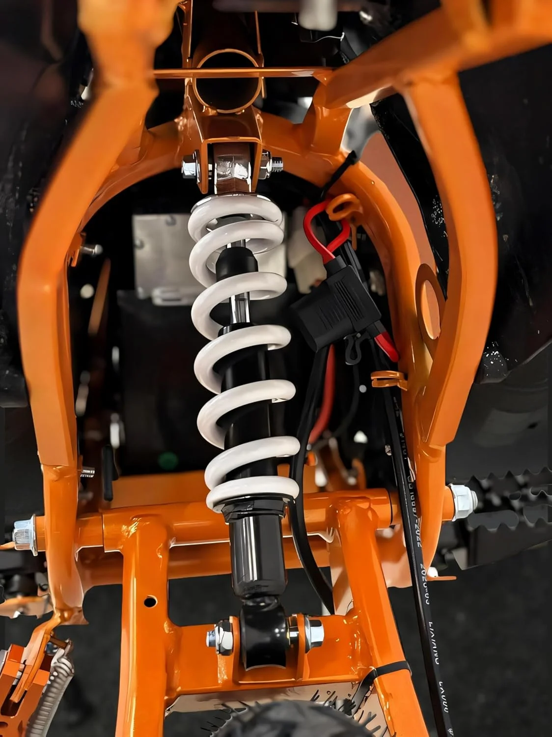 موتور سیکلت برقی خاکی برای کودکان 5 تا 12 سال | موتور سیکلت آفرود پرسرعت با سیستم تعلیق قابل تنظیم، صفحه نمایش دیجیتال LCD و کمک فنر | کنترل از راه دور والدین، طراحی مسابقه ای مشکی/نارنجی