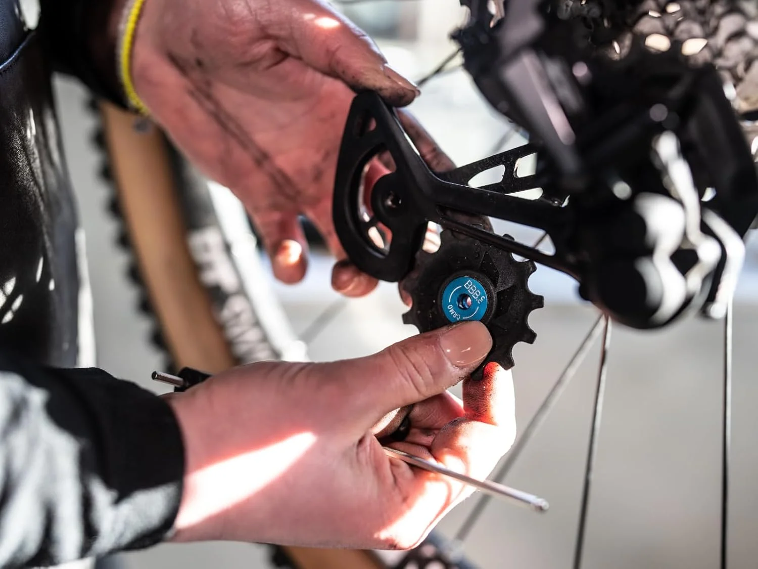 قرقره شانژمان دوچرخه سواری BBB Cycling، 11 و 13 دنده، مناسب Shimano 11 سرعته، چرخ های قرقره ای عقب، مناسب دوچرخه شهری، جاده ای و کوهستان، مدل RollerBoys 11T BDP-08، مشکی قرقره شانژمان دوچرخه سواری BBB Cycling، 11 و 13 دنده، مناسب Shimano 11 سرعته، چرخ های قرقره ای عقب، مناسب دوچرخه شهری، جاده ای و کوهستان، مدل RollerBoys 11T BDP-08، مشکی