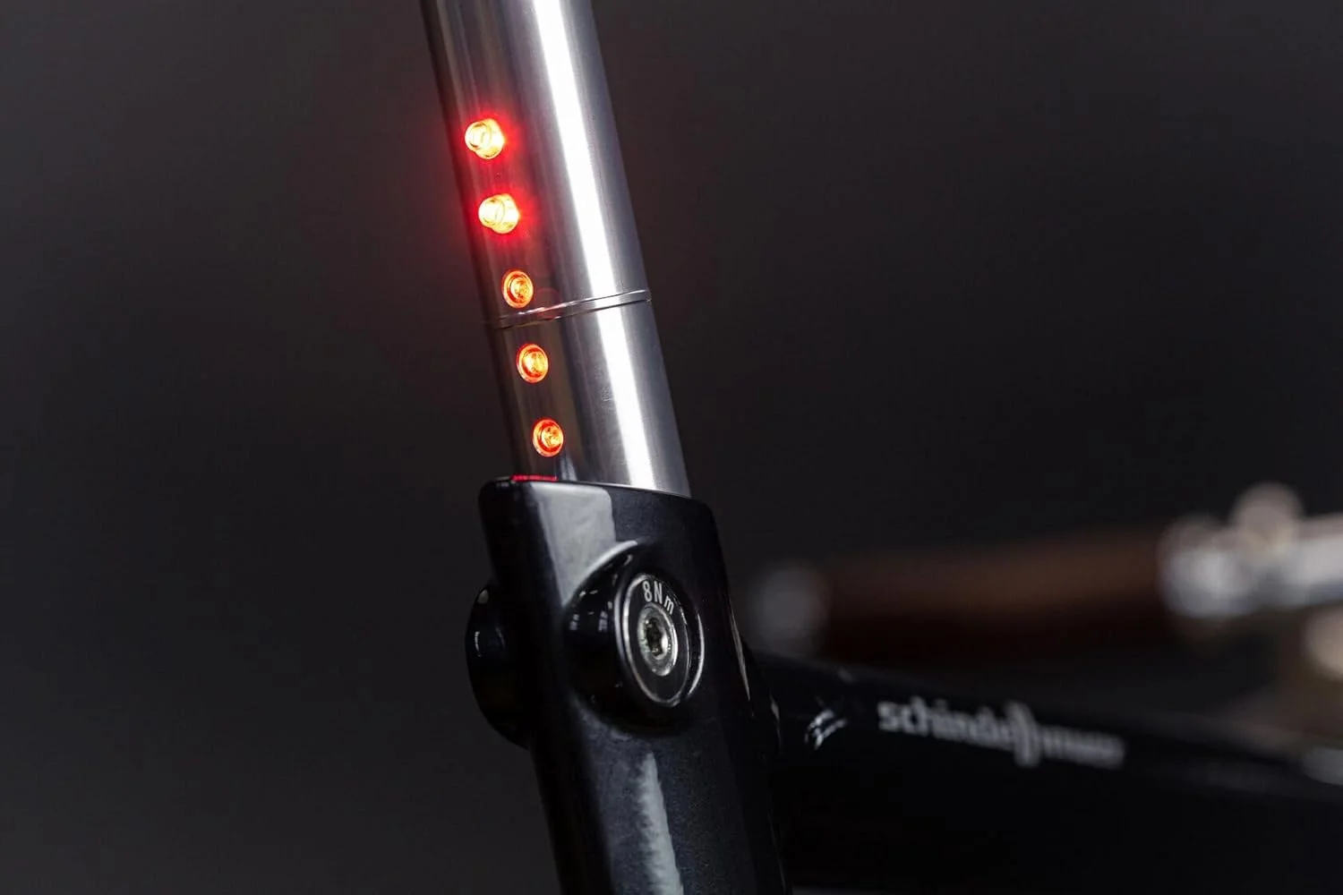 لوله زین دوچرخه LED جنریک، نقره ای، لوله چراغ ایمنی روشن با LED های قرمز، ساختار آلومینیومی