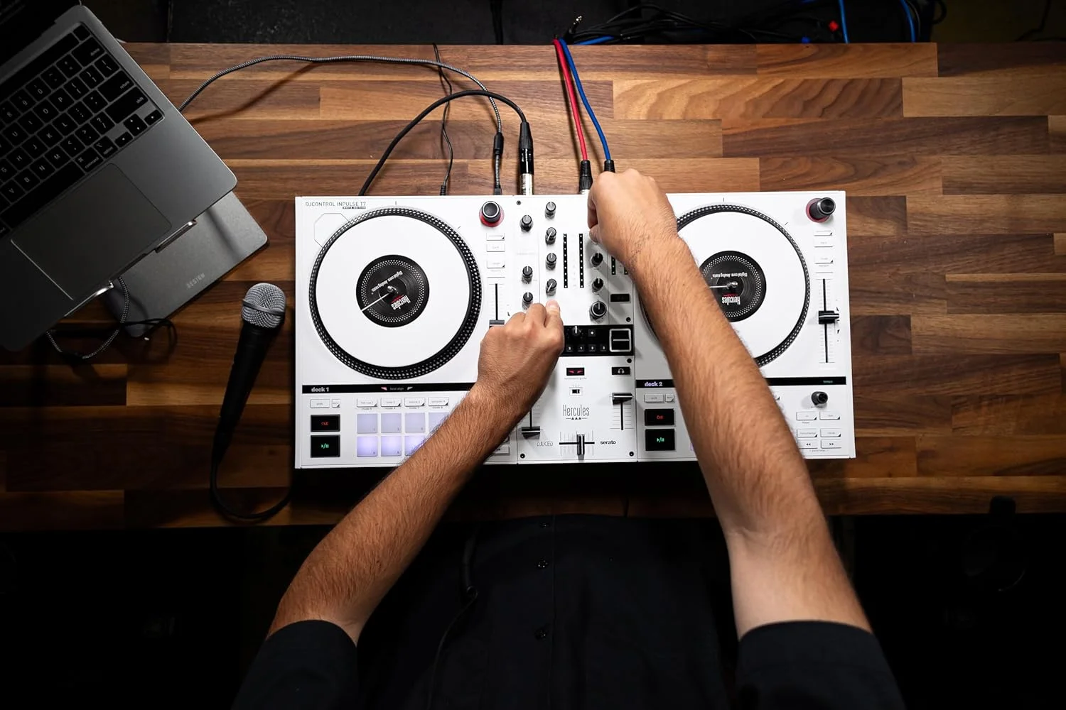 هرکولس DJ Control Inpulse T7 سفید، نسخه محدود هرکولس DJ Control Inpulse T7 سفید، نسخه محدود