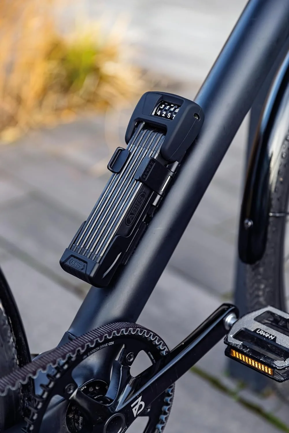 قفل تاشو ABUS Bordo 6000C با نگهدارنده قفل SH، قفل ترکیبی ساخته شده از فولاد سخت شده، با کد 4 رقمی، سطح امنیت ABUS 10، طول 90 سانتی متر قفل تاشو ABUS Bordo 6000C با نگهدارنده قفل SH، قفل ترکیبی ساخته شده از فولاد سخت شده، با کد 4 رقمی، سطح امنیت ABUS 10، طول 90 سانتی متر