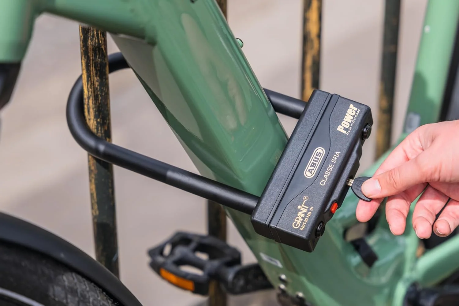 قفل دوچرخه ای ABUS 58HBIII 310 دارای گواهینامه SRA و NF قفل دوچرخه ای ABUS 58HBIII 310 دارای گواهینامه SRA و NF