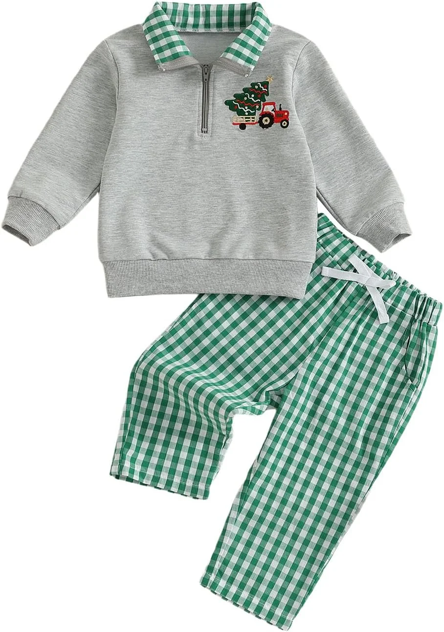 ست لباس پسرانه کریسمس شامل پولوشرت آستین بلند، طرح درخت، بابانوئل، نان زنجبیلی و تراکتور به همراه شلوار چهارخانه