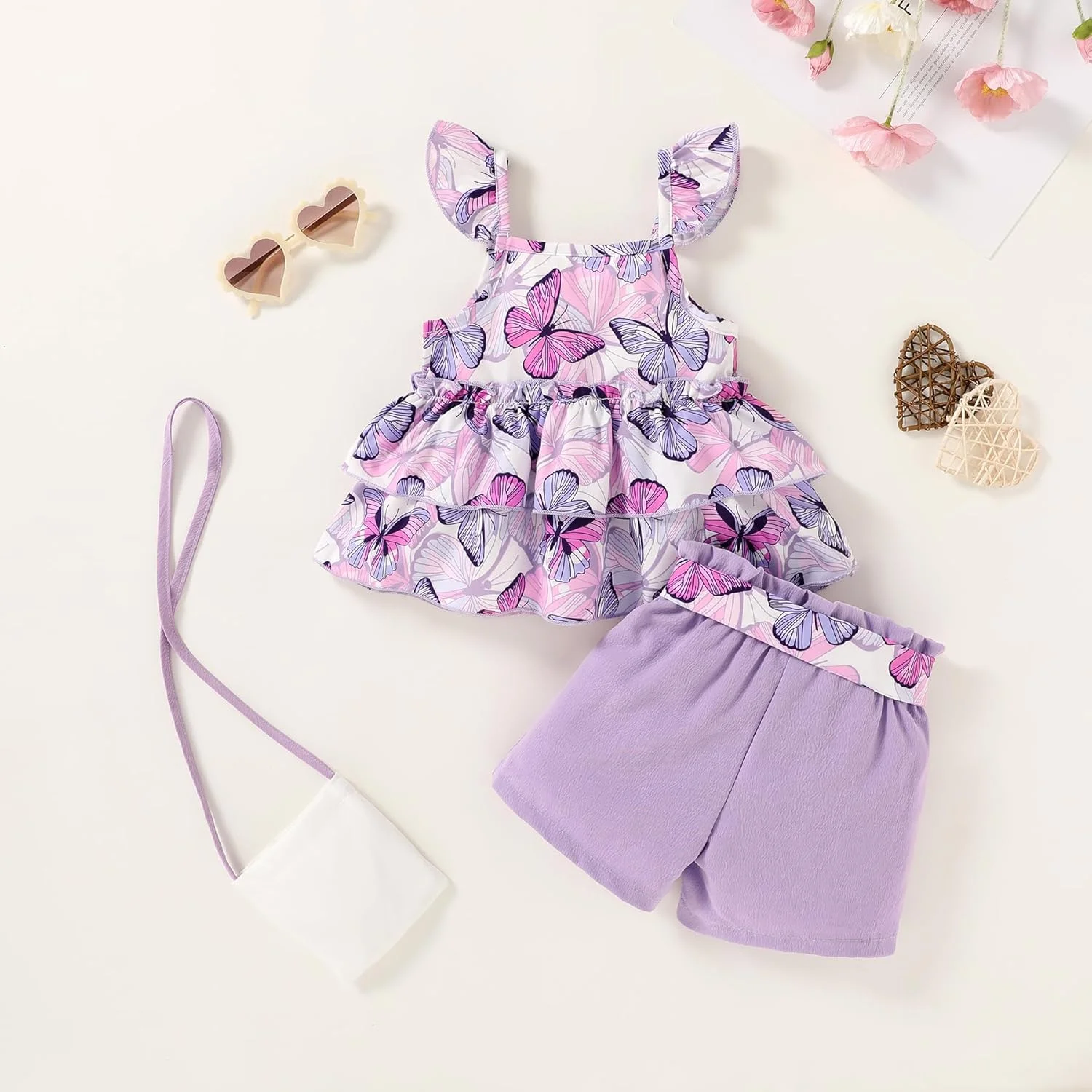 ست لباس دخترانه شامل تاپ رکابی چین‌دار بدون آستین، شورت و کیف