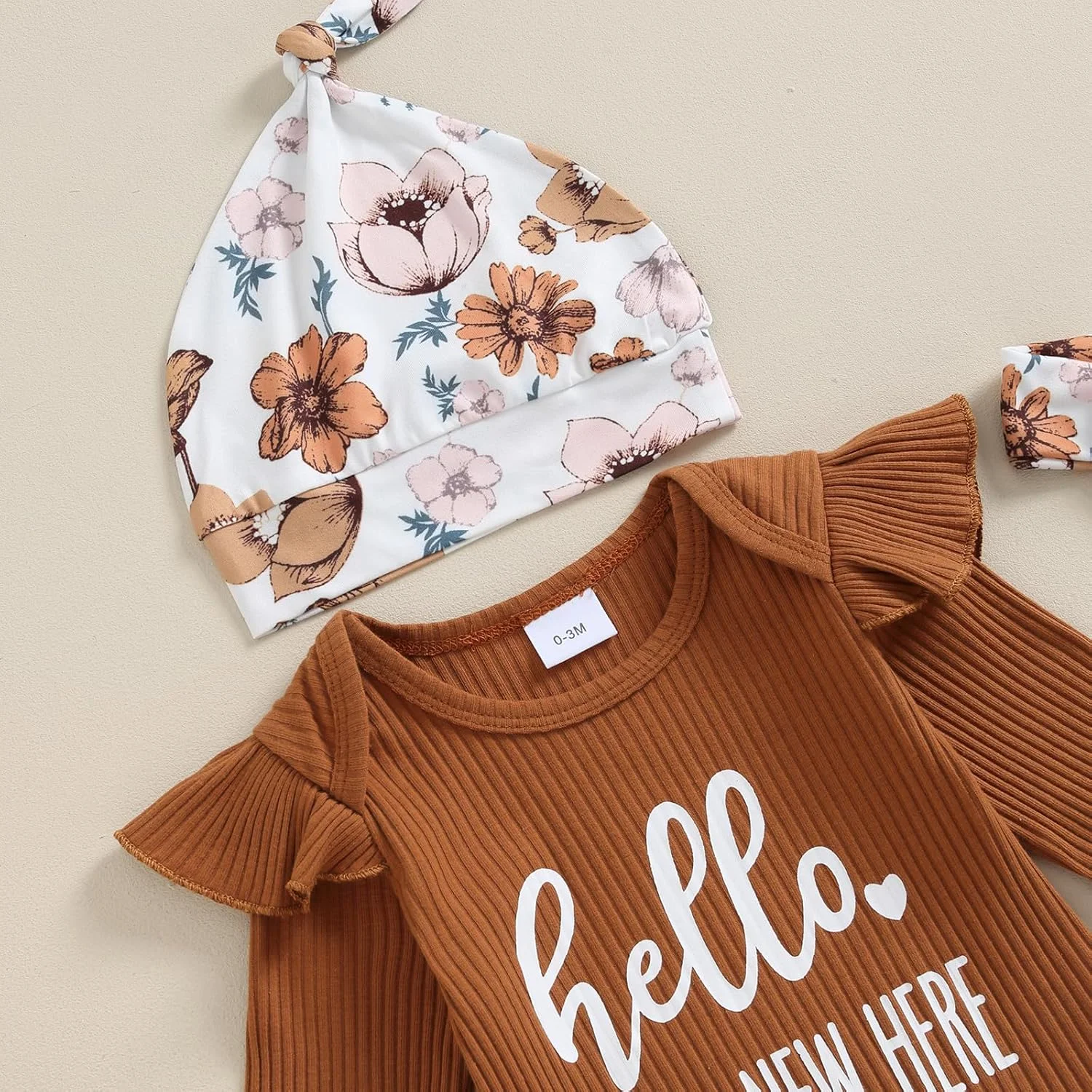 لباس نوزادی دخترانه، ست بلوز چین‌دار و شلوار طرح گل، لباس‌های زیبای تابستانی