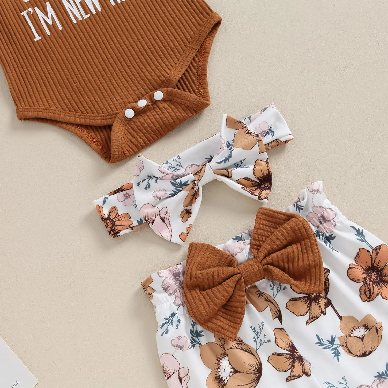 لباس نوزادی دخترانه، ست بلوز چین‌دار و شلوار طرح گل، لباس‌های زیبای تابستانی