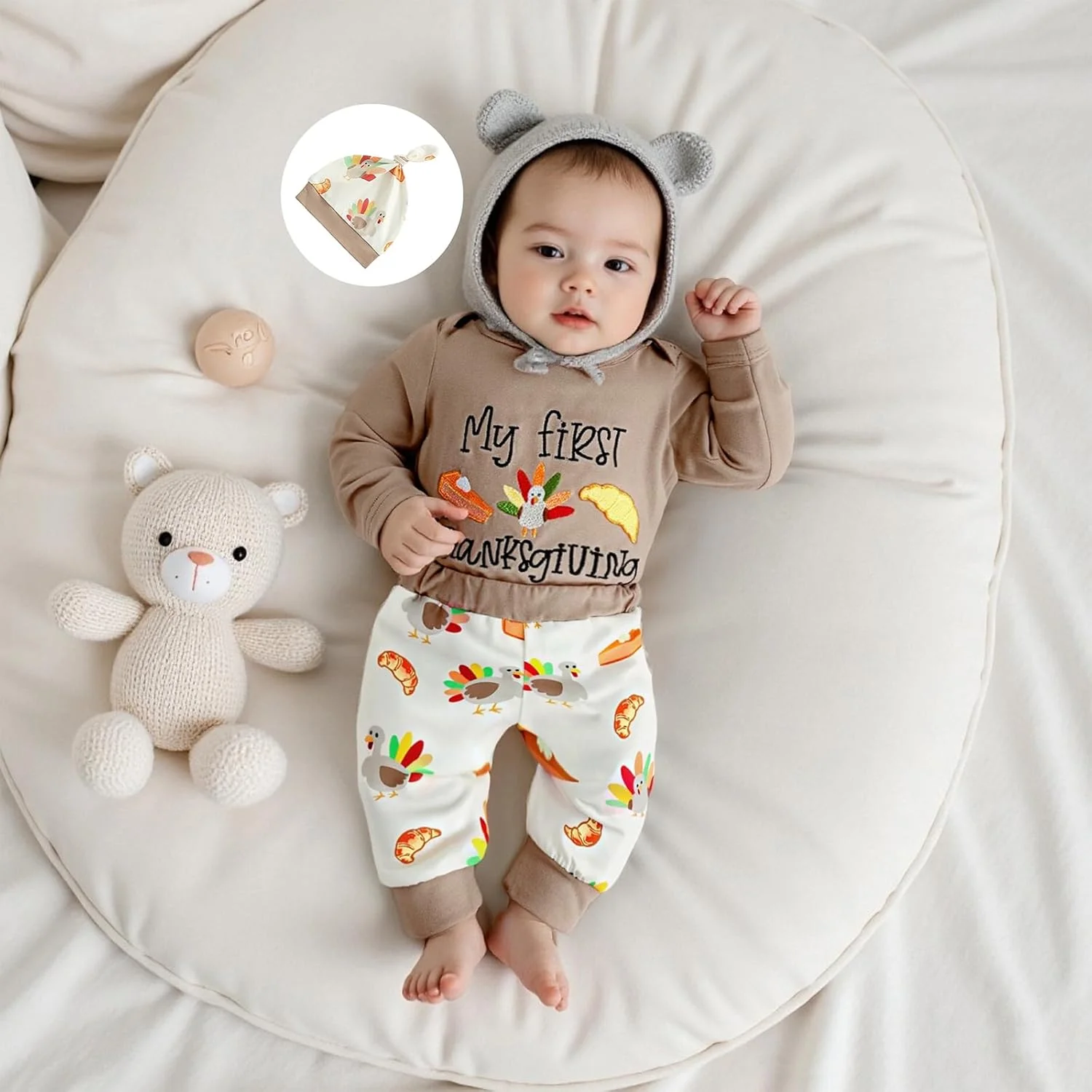 ست لباس نوزادی پسرانه شامل رامپر، شلوار طرح بوقلمون و کلاه 3 تکه