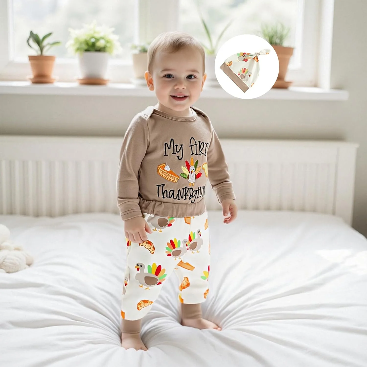 ست لباس نوزادی پسرانه شامل رامپر، شلوار طرح بوقلمون و کلاه 3 تکه