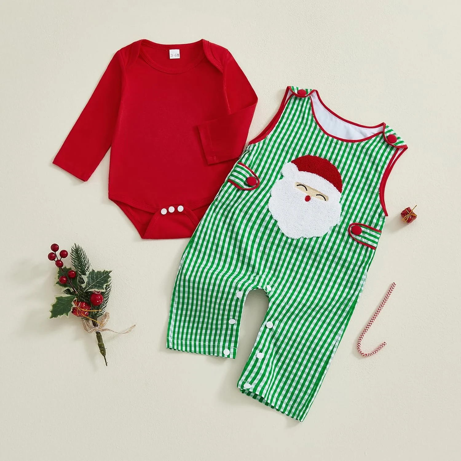 ست لباس نوزادی پسرانه دخترانه، رامپر آستین بلند با گلدوزی بابانوئل و شلوار پیشبندی چهارخانه