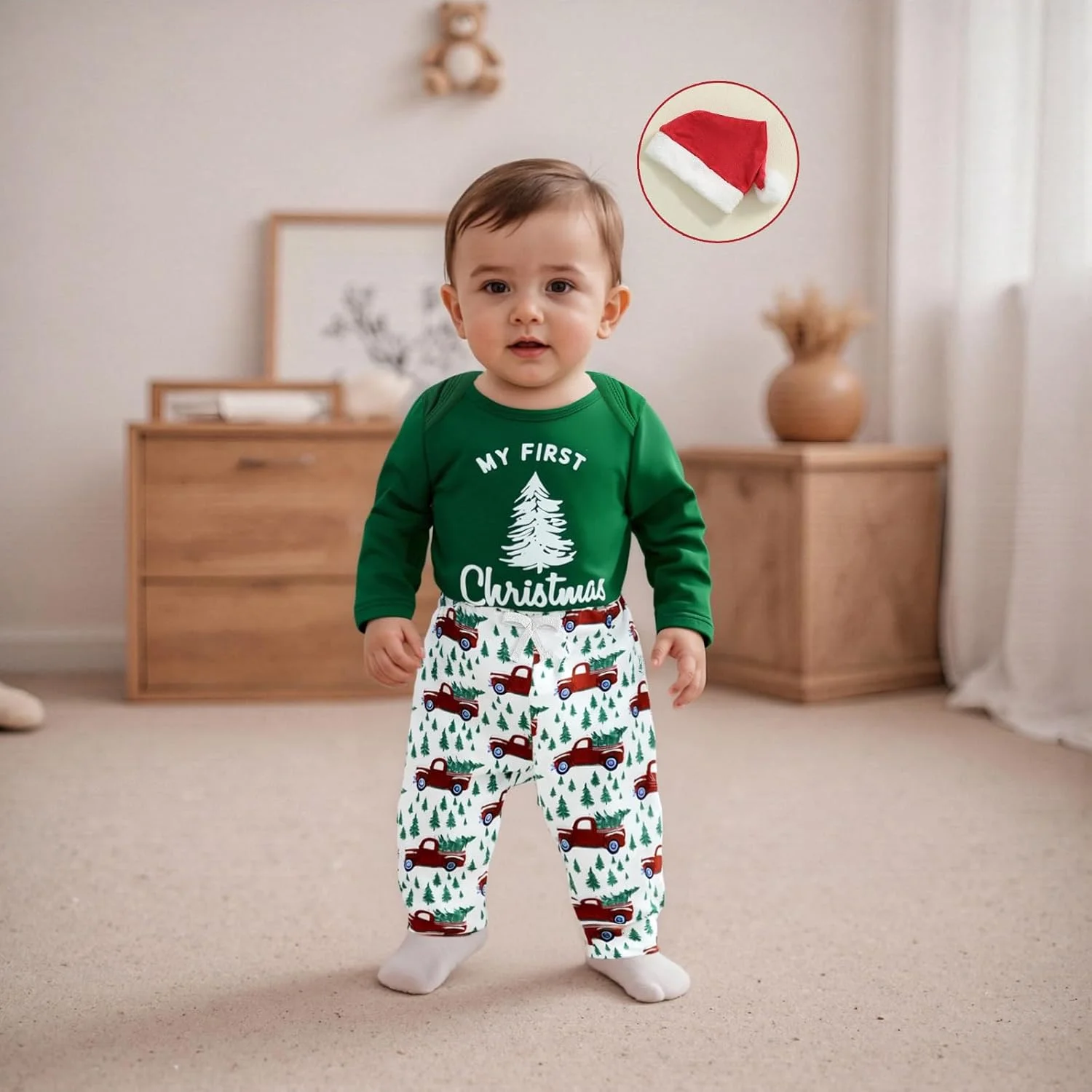 ست لباس نوزاد پسر برای اولین کریسمس، شامل رامپر آستین بلند با طرح درخت و کامیون، شلوار جاگر و کلاه مناسب فصل پاییز و زمستان