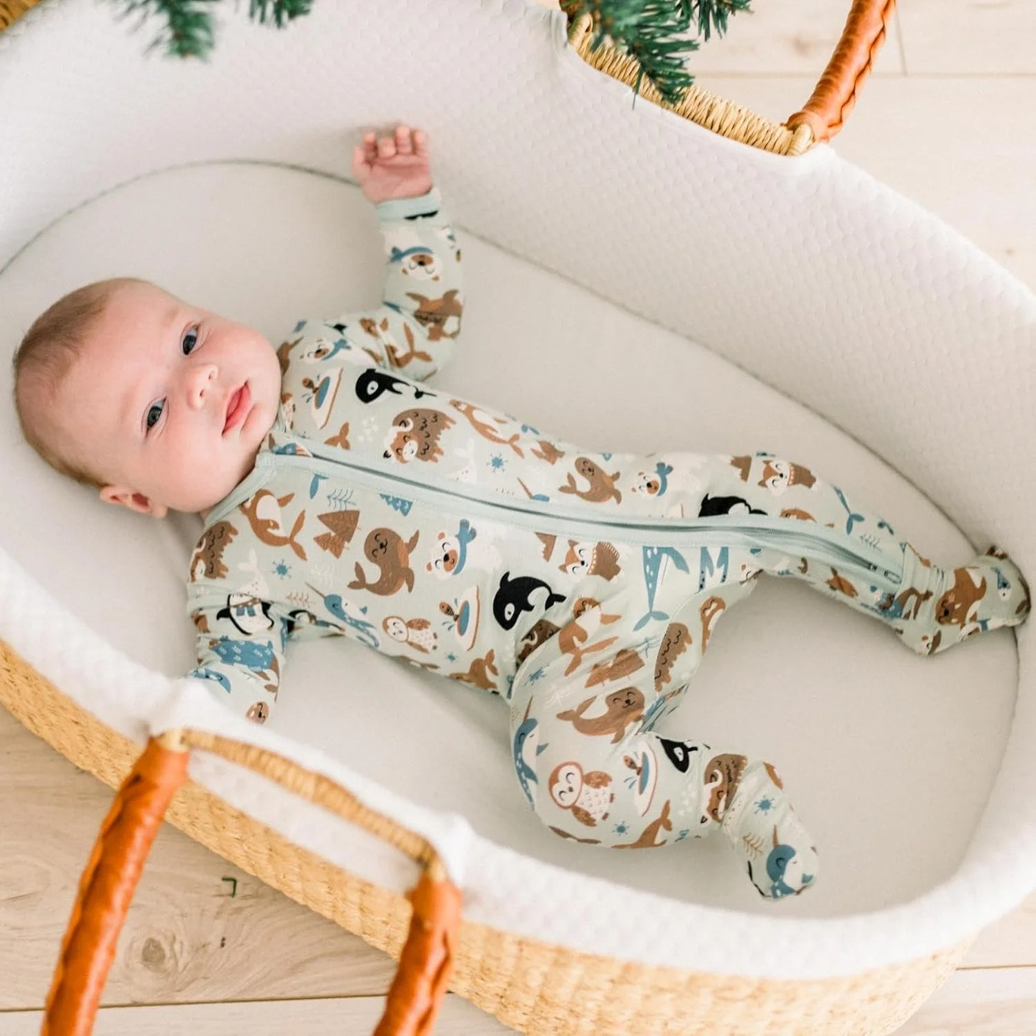 لباس خواب یکسره زیپ‌دار با طرح‌های جشن کیکی، مناسب برای سرگرمی‌های فصلی