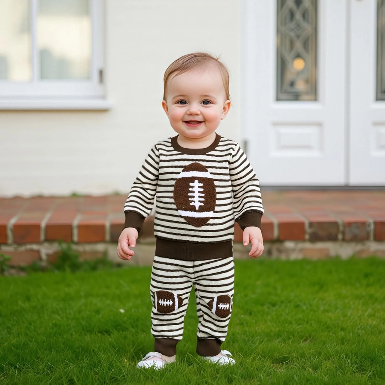 ست لباس پسرانه بچه گانه با طرح فوتبال، شامل تیشرت و شلوار مناسب فصل پاییز و زمستان