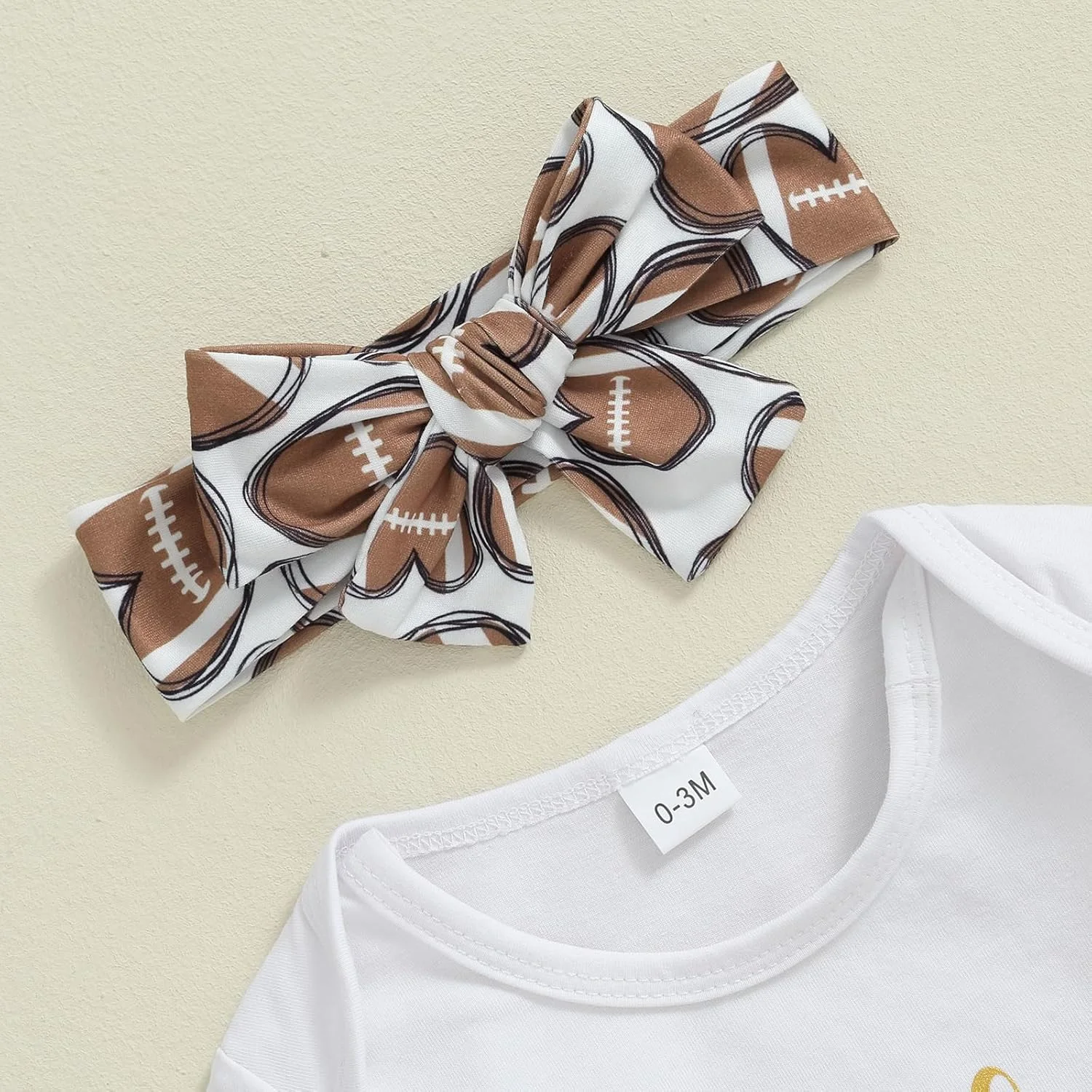 لباس نوزادی دخترانه، رامپر آستین بلند، شلوار دمپا گشاد و هدبند طرح فوتبال، مناسب فصل پاییز، 0 تا 18 ماه