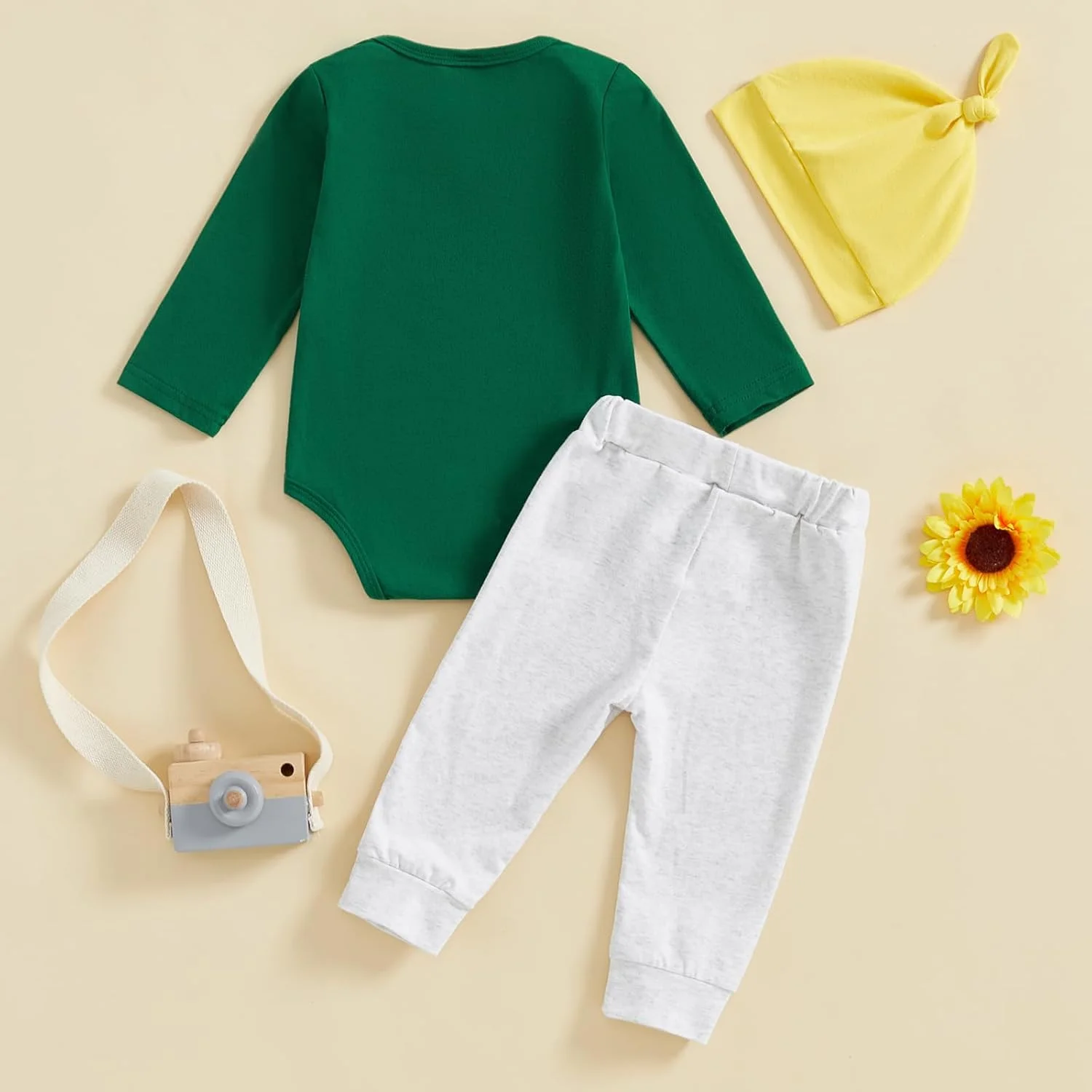 ست لباس نوزادی پسرانه با طرح راگبی، شامل رامپر آستین بلند، شلوار و کلاه بافتنی مناسب فصل پاییز و زمستان ست لباس نوزادی پسرانه با طرح راگبی، شامل رامپر آستین بلند، شلوار و کلاه بافتنی مناسب فصل پاییز و زمستان