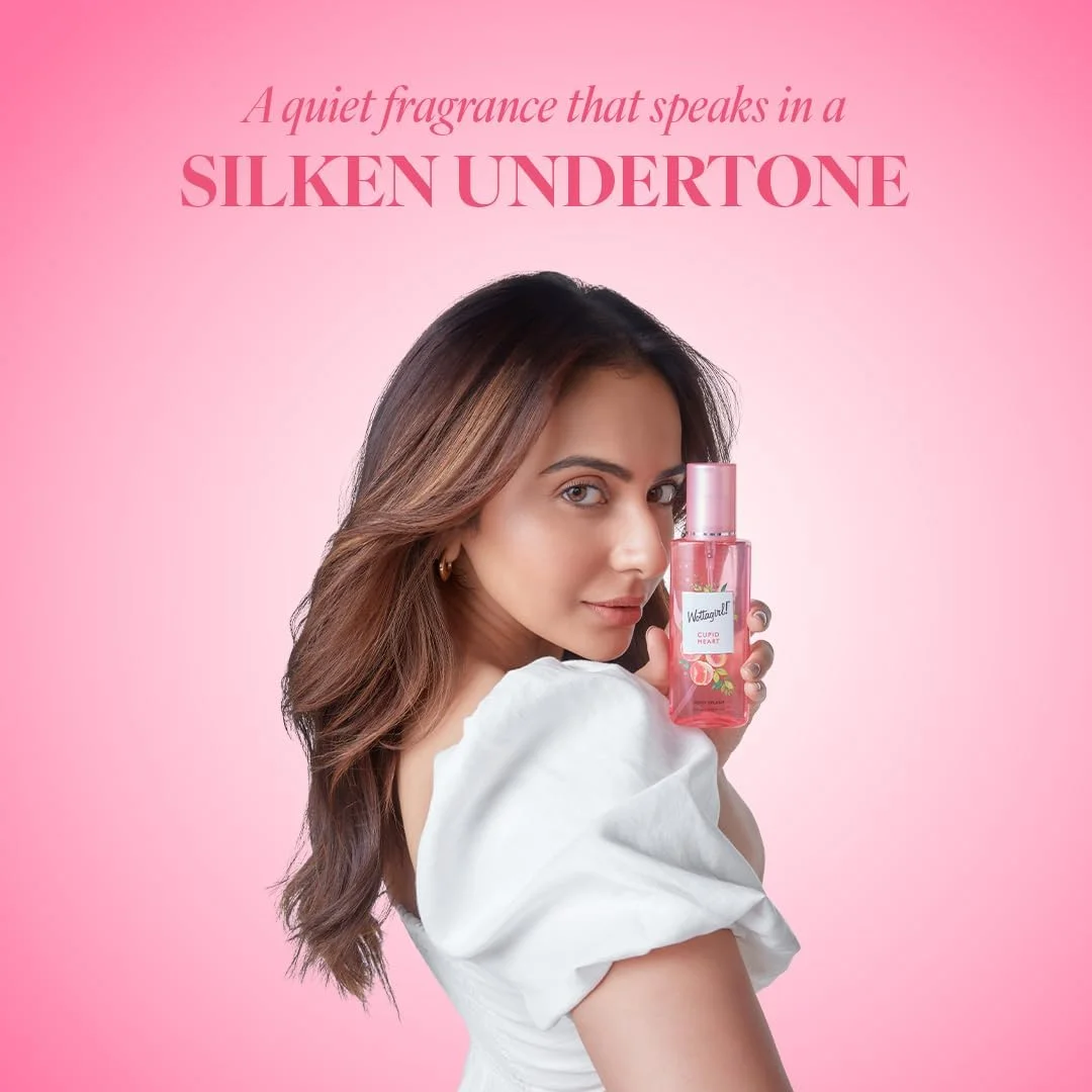 اسپری خوشبو کننده بدن مایع زنانه وودگرل! رایحه میوه ای قلب کیوپید | ماندگاری طولانی (100 میلی لیتر)