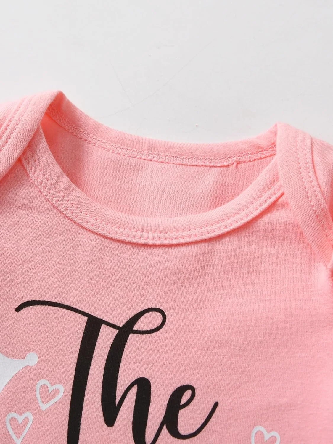 ست لباس ۳ تکه نوزاد دخترانه شامل تاپ طرح دار چین دار و شلوار پاپیون دار