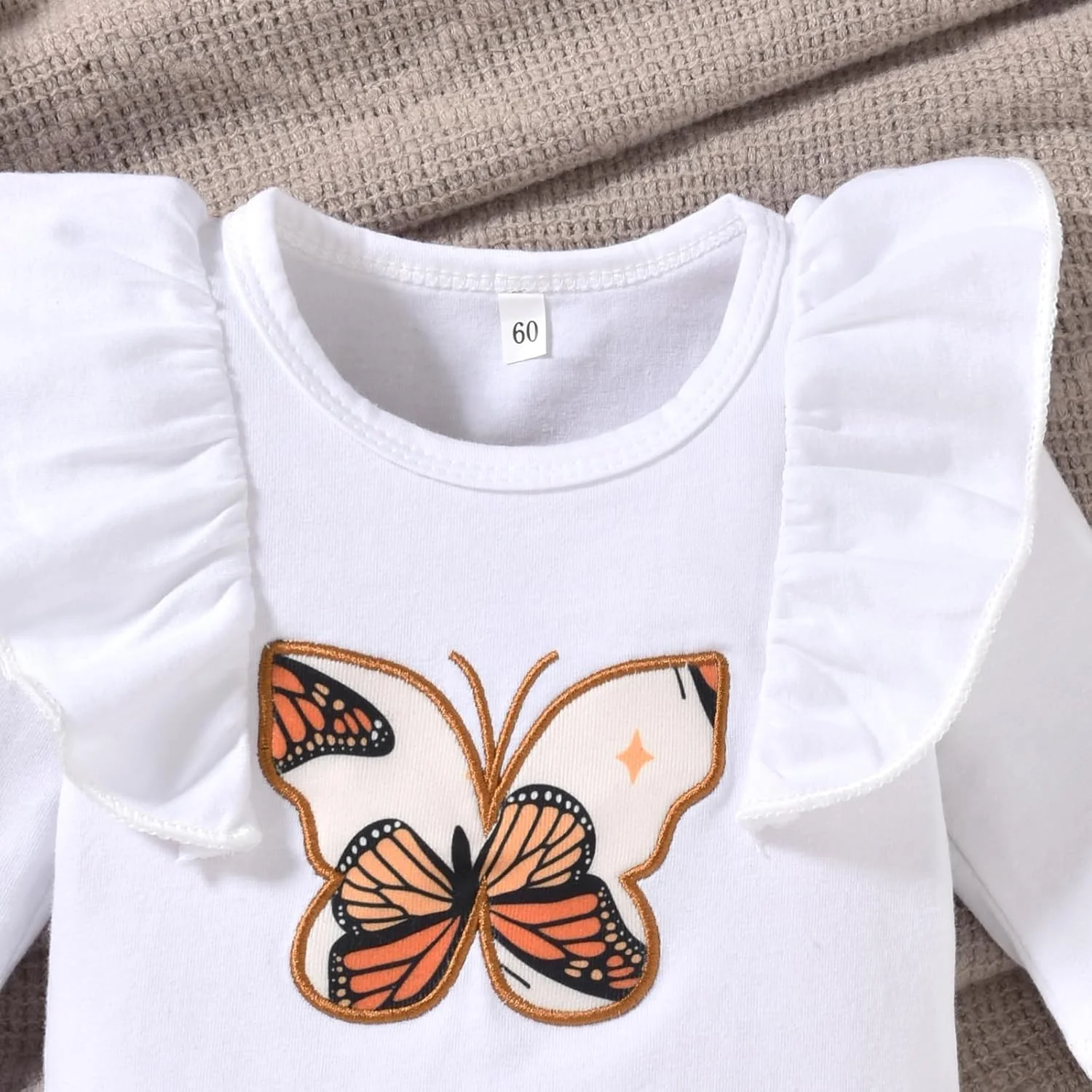 لباس نوزادی دخترانه طرح گل و قلب، ست رامپر و شلوار چین‌دار 4 تکه مناسب فصل پاییز و زمستان